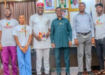 Nnamdi Azikiwe University Alumnus Endows ₦500000 for Best Graduating Students